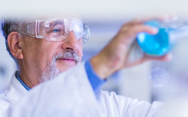 Wasseranalysen in unserem Labor - Dr. Hartmann Chemietechnik